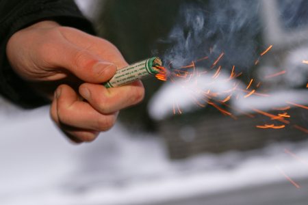 Descoperă Lumea Zgomotului și Spectacolului: Ghidul Tău Complet pentru Petarde & Emițătoare de Sunet Pirotehnice